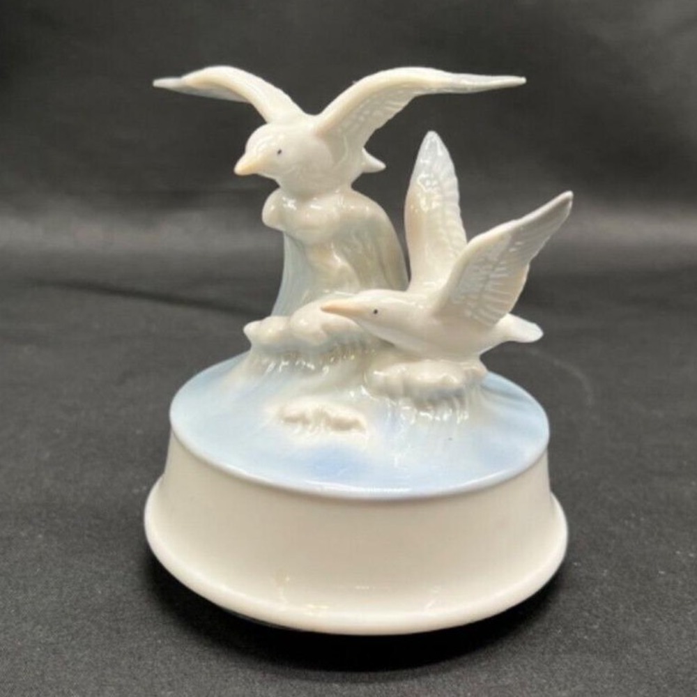 Vintage Porcelain Seagulls Music Box Nautical Bird Figurine‎ Blue White Glossy